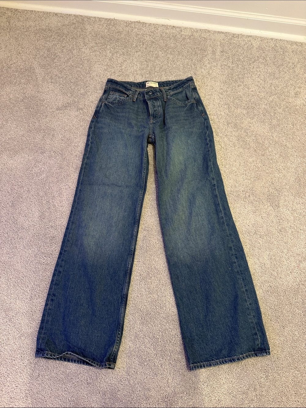 Free People Tennessee Low Rise Boyfriend Jeans, size 26, perfect condition - Picture 3 of 6